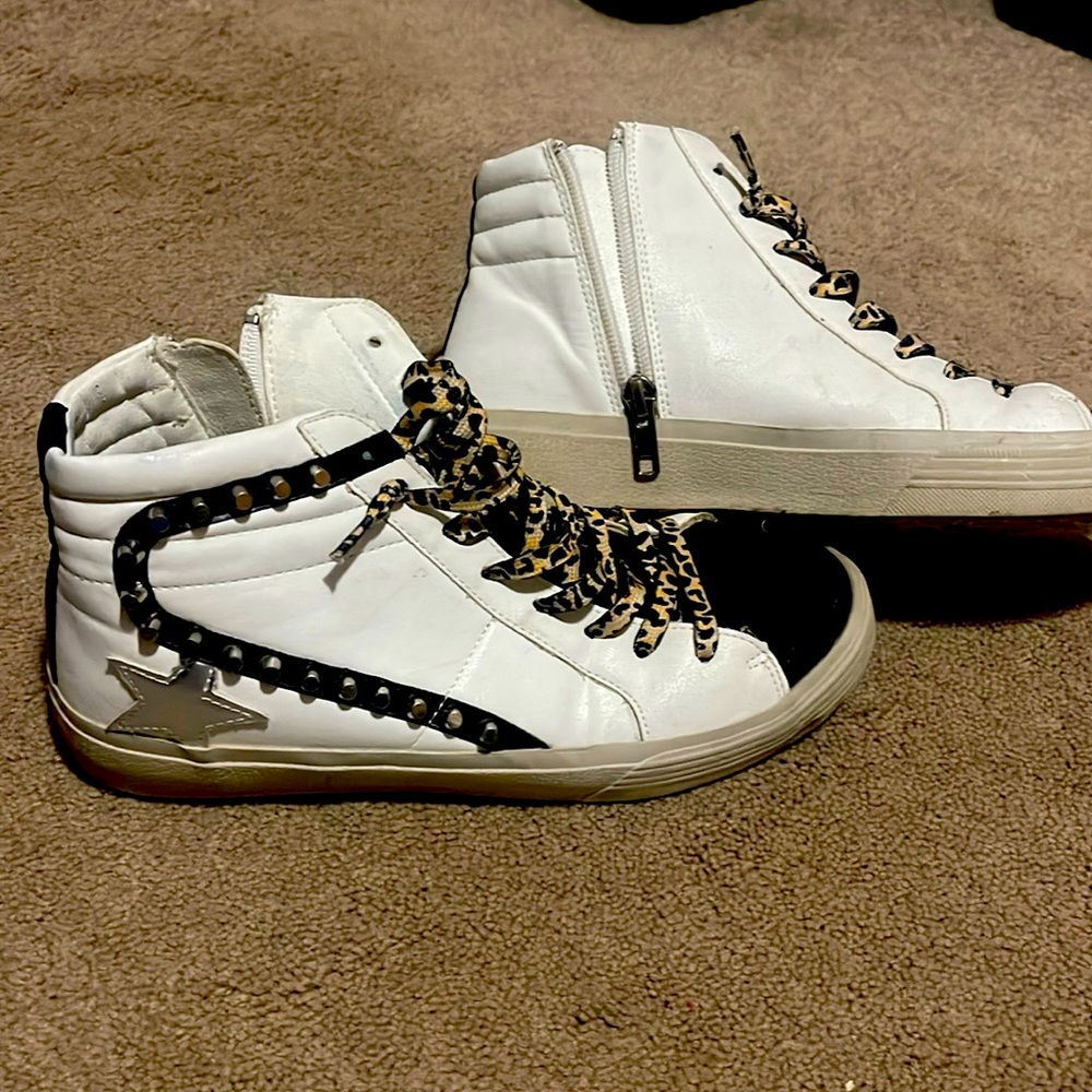 Fashion sneakers. Shy Shop. High top with side zipper.